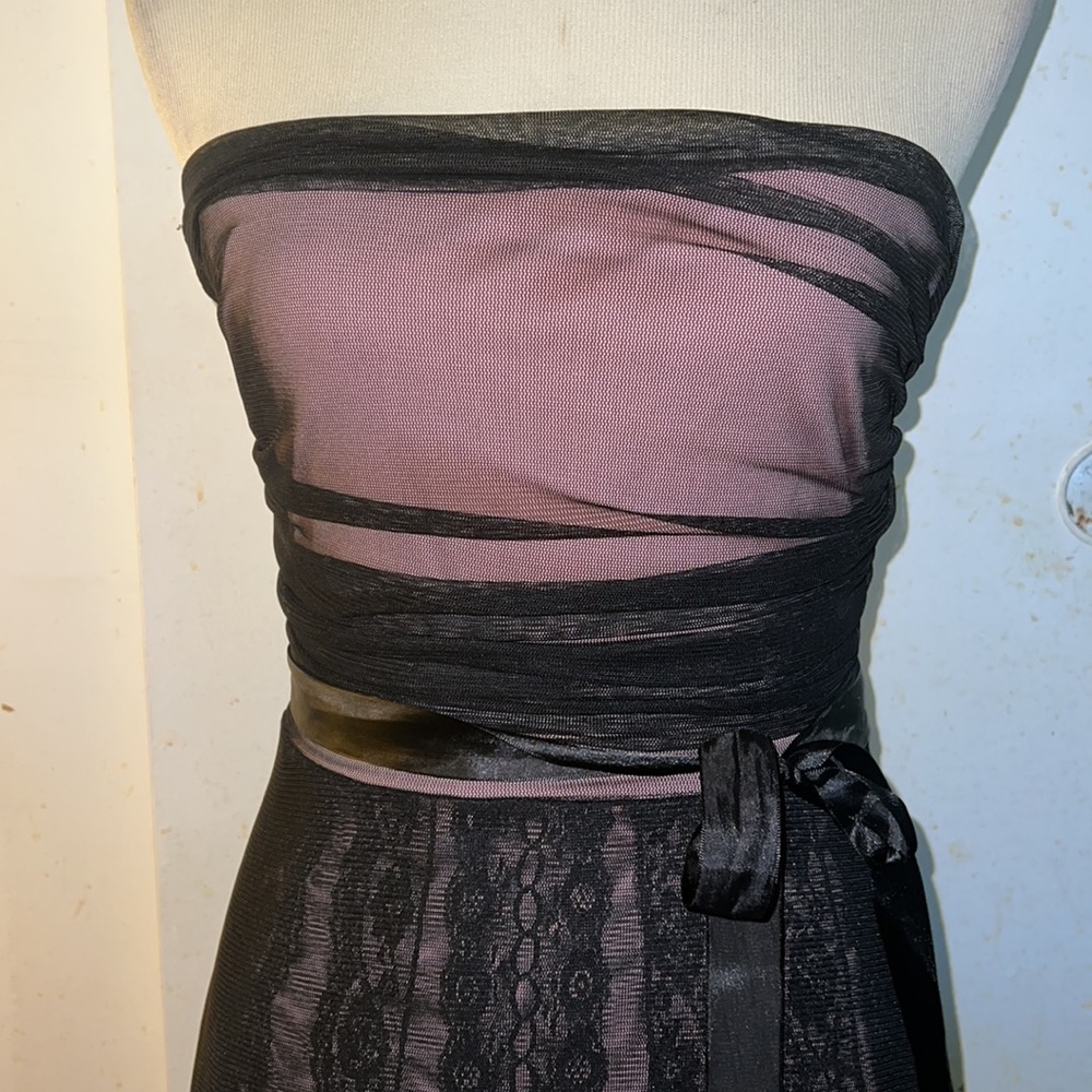 Newport News black mesh/lace over pink strapless size 4 polyester dress